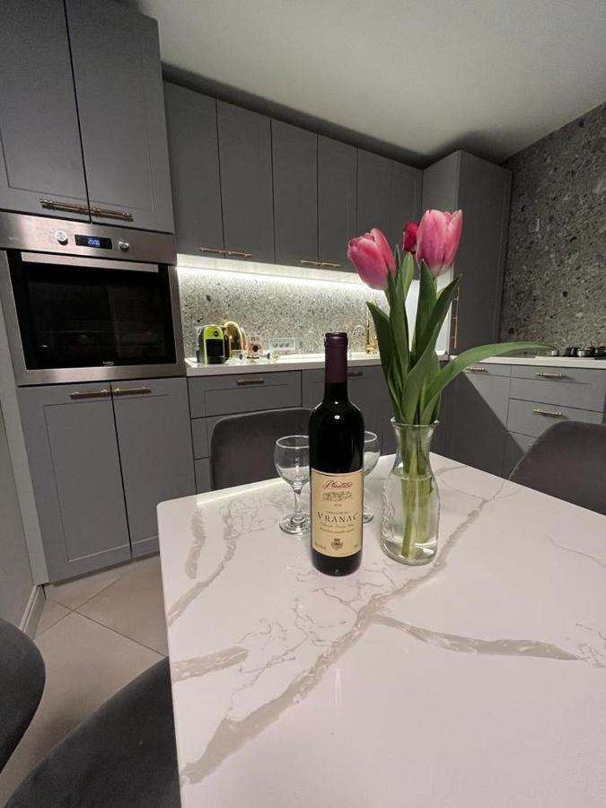 Villa With Pool & Garden Apartment 1 Ognjen 티바트 외부 사진