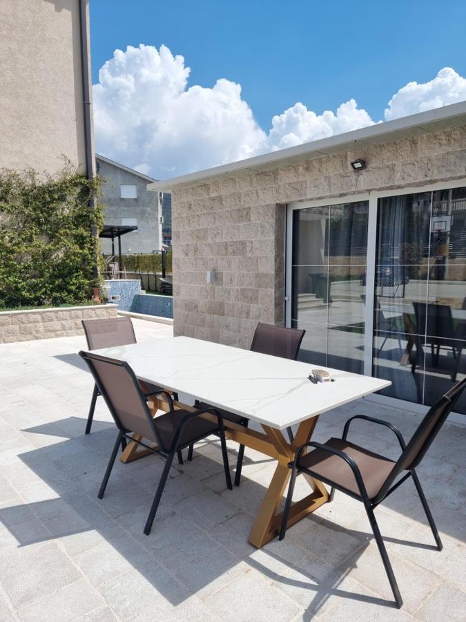 Villa With Pool & Garden Apartment 1 Ognjen 티바트 외부 사진